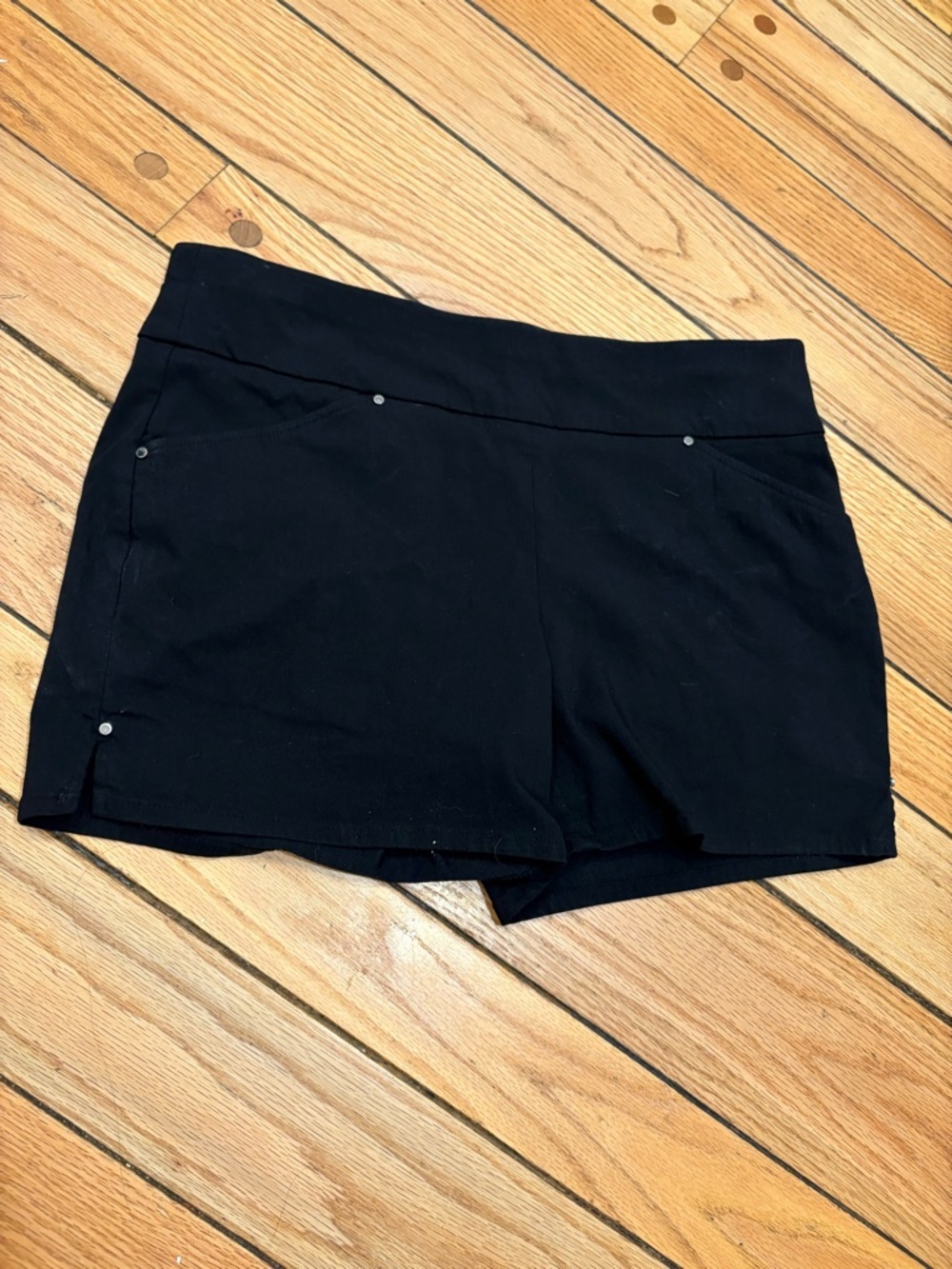 INC International Concepts Macys Black Pull-On Flat Front Black Shorts size 10 - Picture 2 of 3